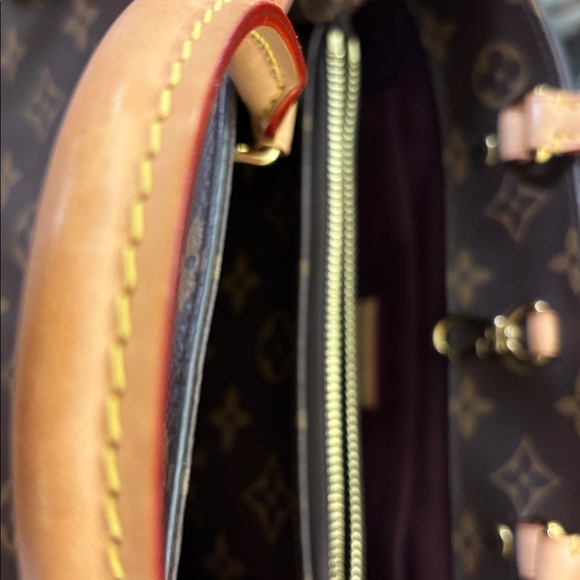 Montaigne MM - M41056
LV Brown Monogram Crossbody
Brand New Looks - Picture 7 of 11